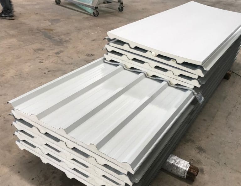 เมทัลชีทพียูโฟม แซนวิช