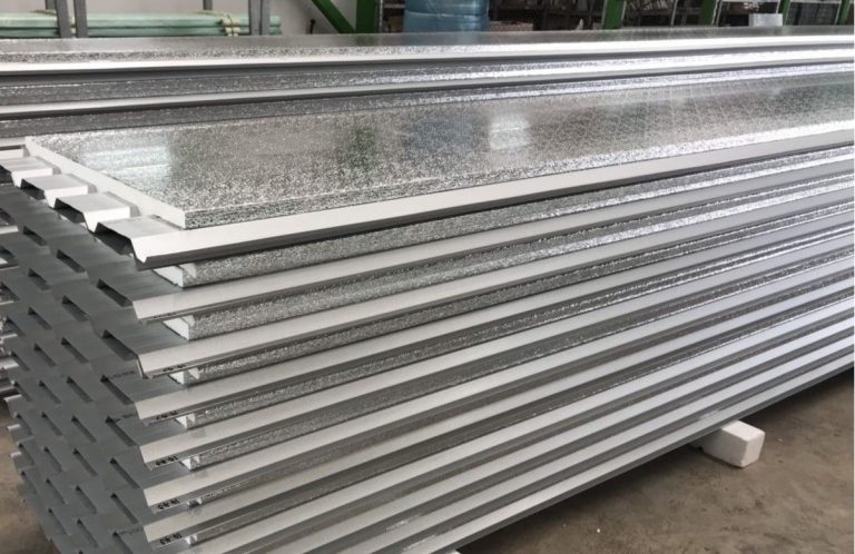 เมทัลชีทพียูโฟม แซนวิช